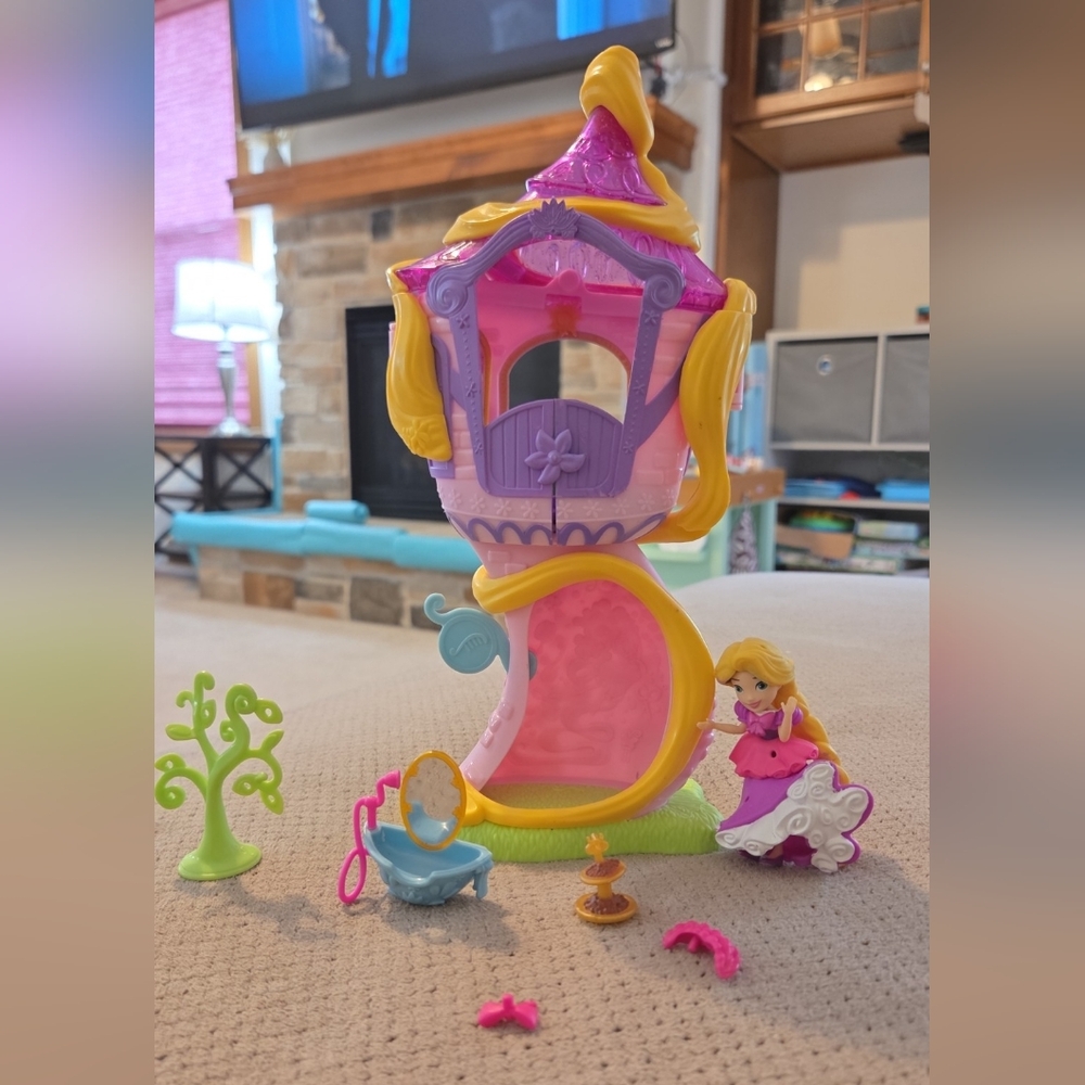 Disney Tangled Princess Little Kingdom Rapunzel's Stylin' Tower Playset Hasbro